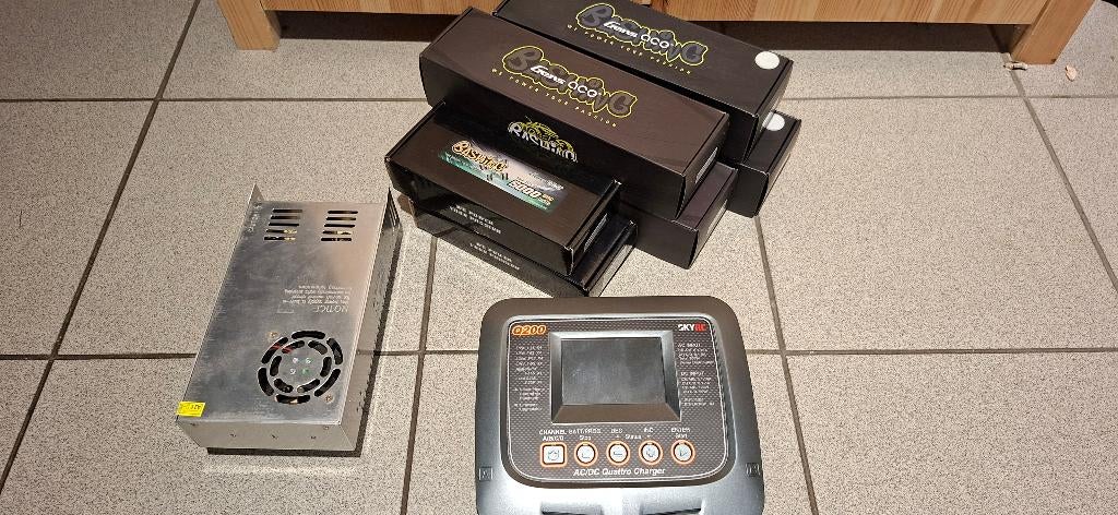 SkyRC Q200 4ch lader + 6x gens ace, Ophalen, Zo goed als nieuw, Onderdeel