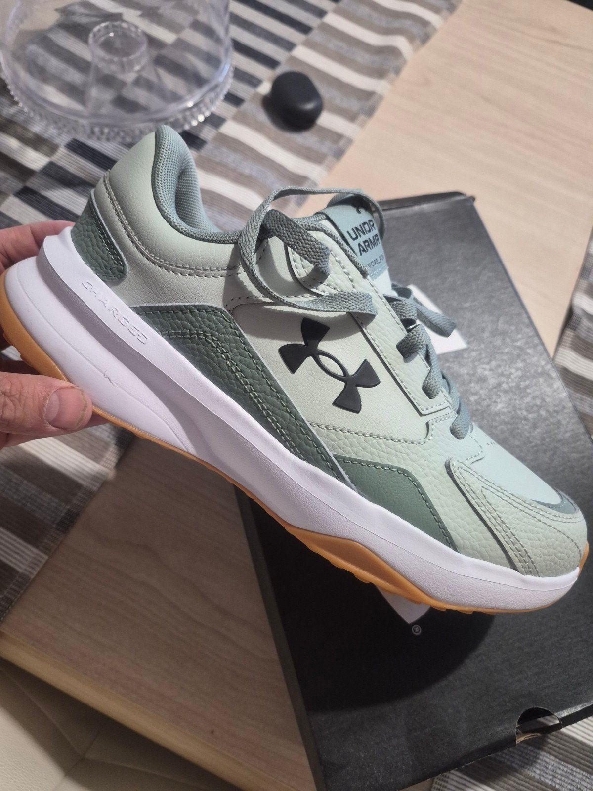New Basket Under Armour 40 pointure, Enlèvement