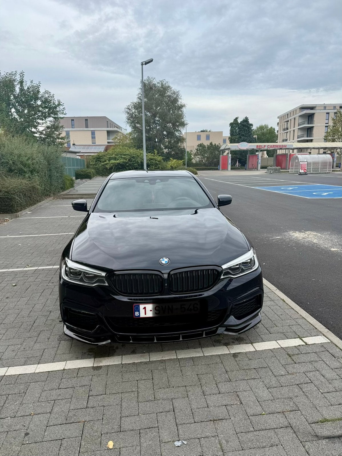 Option complète du pack M de la BMW Série 5, Autos, Noir, Automatique, Particulier, 4 cylindres