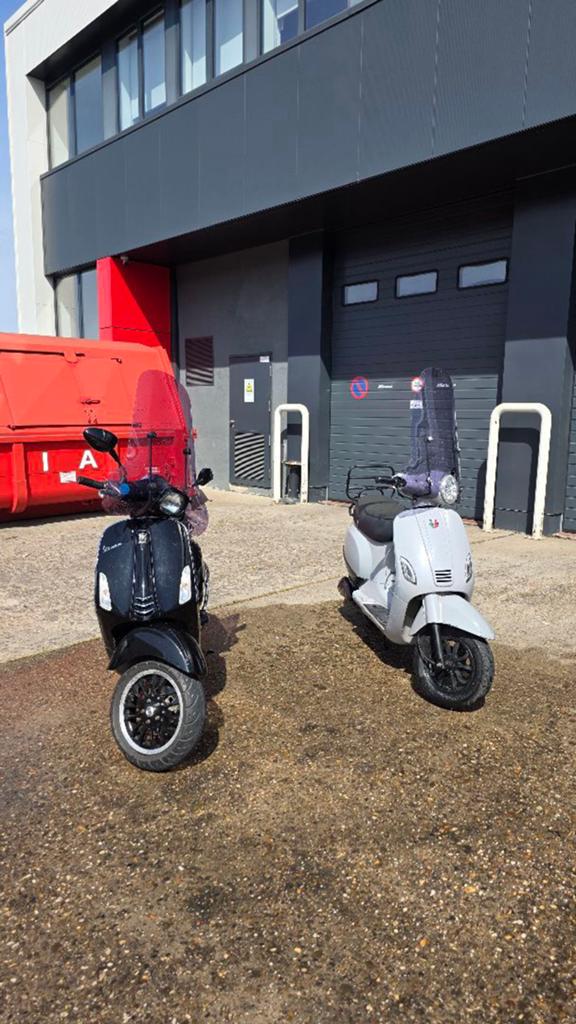 Vespas sprint&gts toscana, Fietsen en Brommers, Scooters | Vespa, Ophalen, Overige modellen, Nieuw, Klasse A (25 km/u)