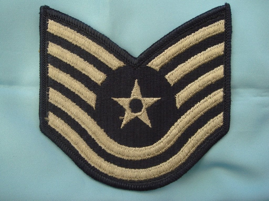 USAF # 7 - TECHNICAL SERGEANT (1 ex), Verzamelen, Ophalen of Verzenden, Luchtmacht, Embleem of Badge