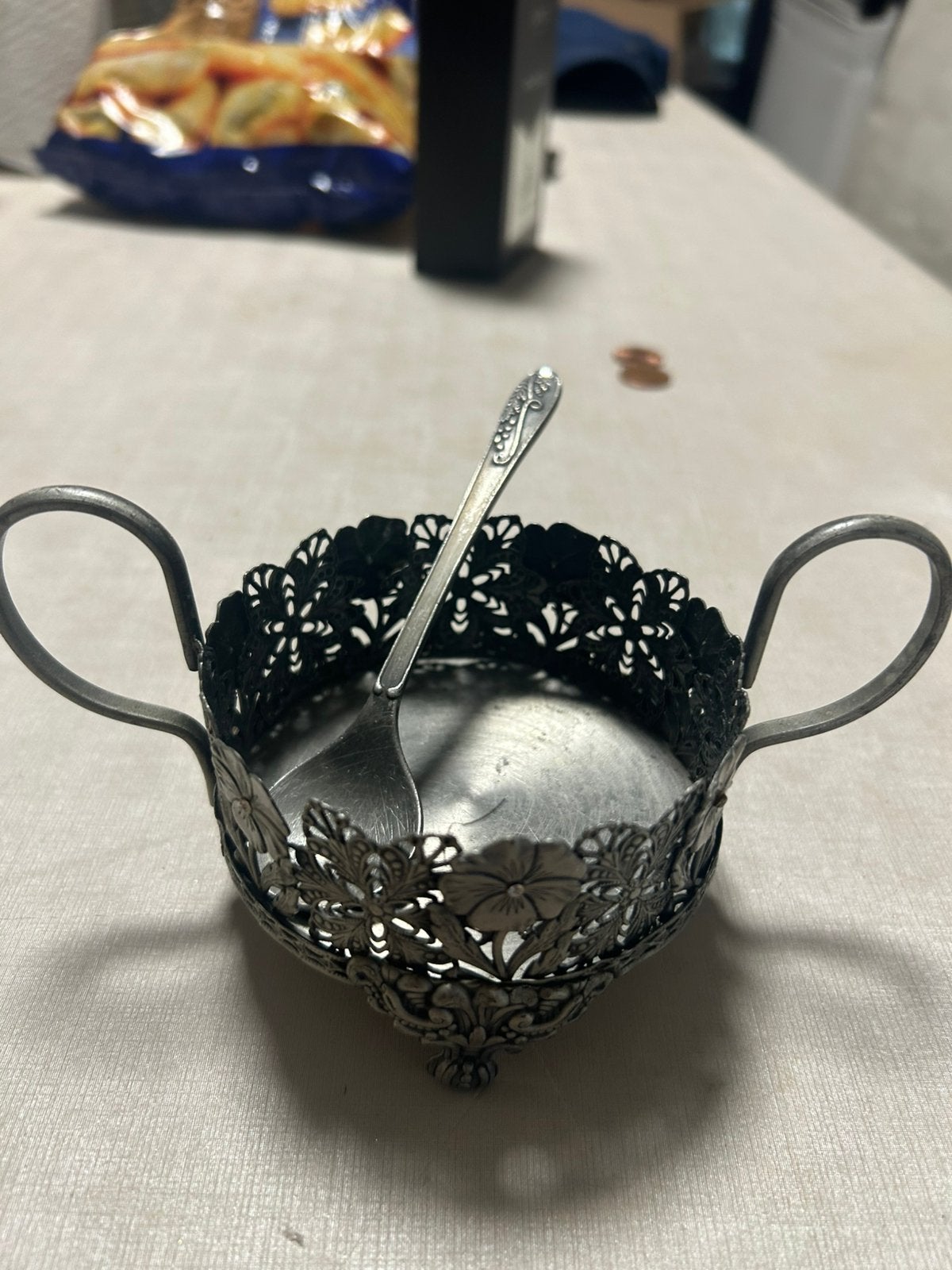 Ancien sucrier  en métal argenté –magnifique décor floral, Enlèvement, Argent