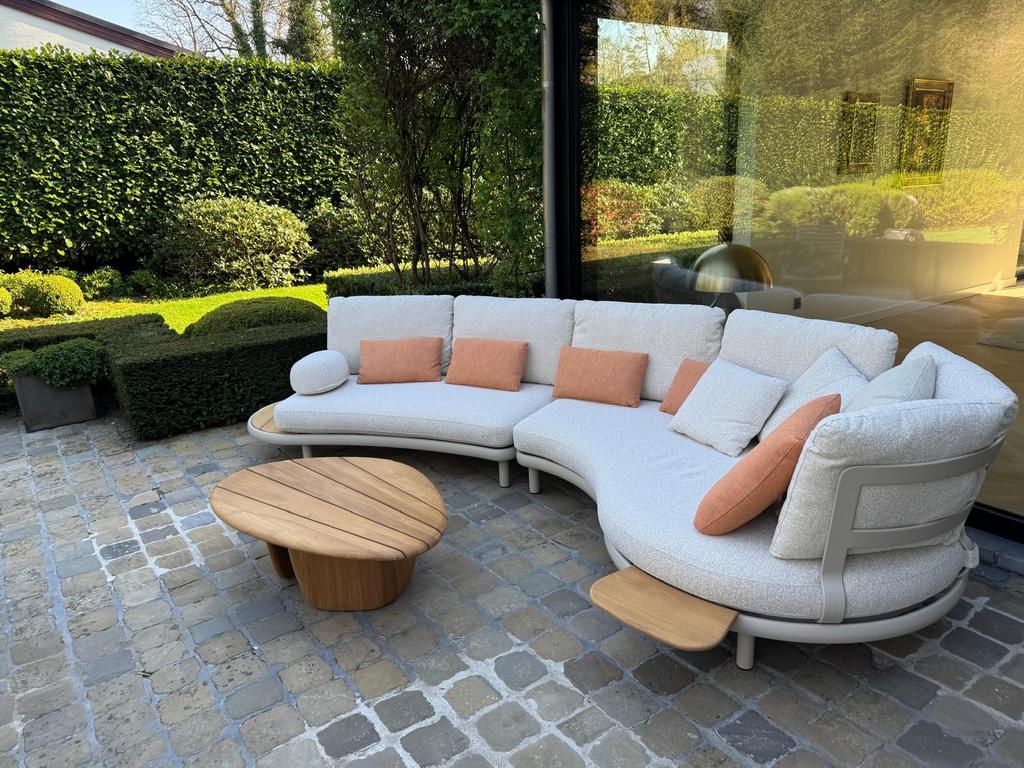 MEUBILI lounge met tafel en kussens 2025, Ophalen, Zo goed als nieuw
