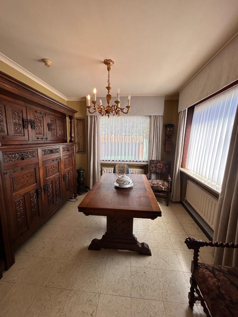 Antieke eetkamer/salonset – buffetkast, tafel en 2 stoelen, Ophalen