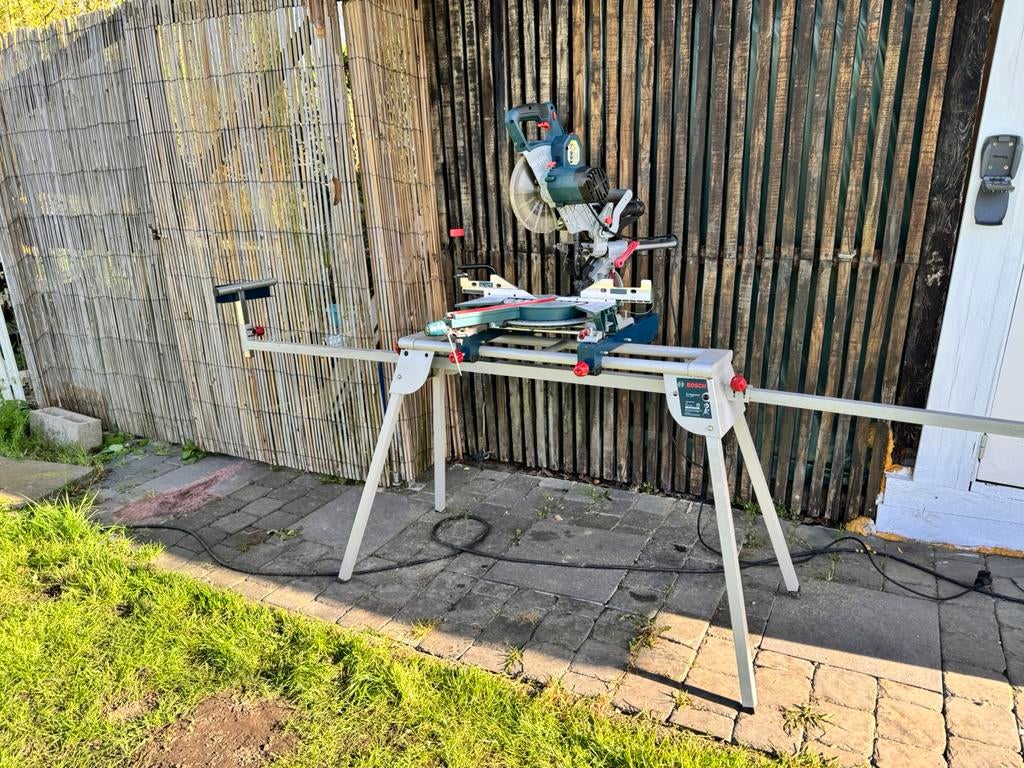 BOSCH GTA 2600 en GCM 8SJL blauwe verstekzaag met GTA 2600, Doe-het-zelf en Bouw, Ophalen, Zo goed als nieuw