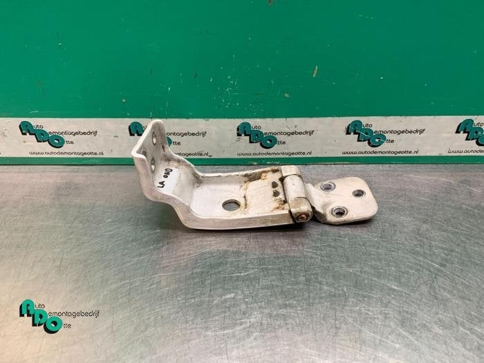 Scharnier deur links-achter van een Mercedes Vito (Vito 03-), Gebruikt, -, Ophalen of Verzenden, -