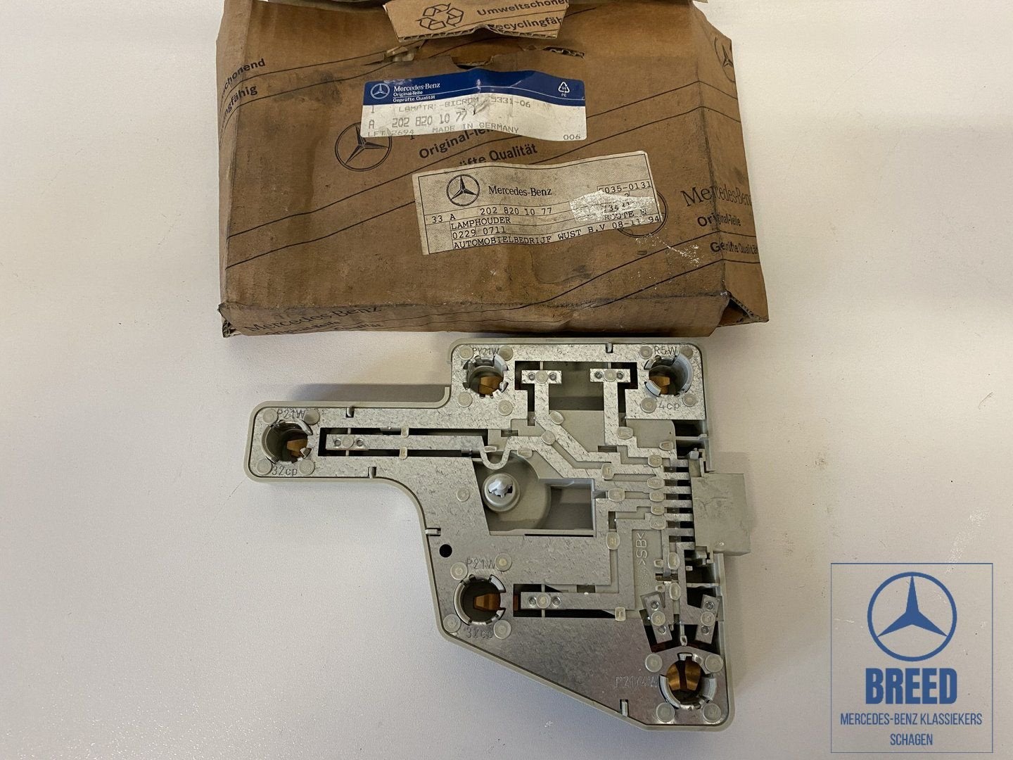 NOS lampendrager rechtsachter voor Mercedes-Benz W202, Autos : Pièces & Accessoires, Neuf, -, -, Enlèvement ou Envoi