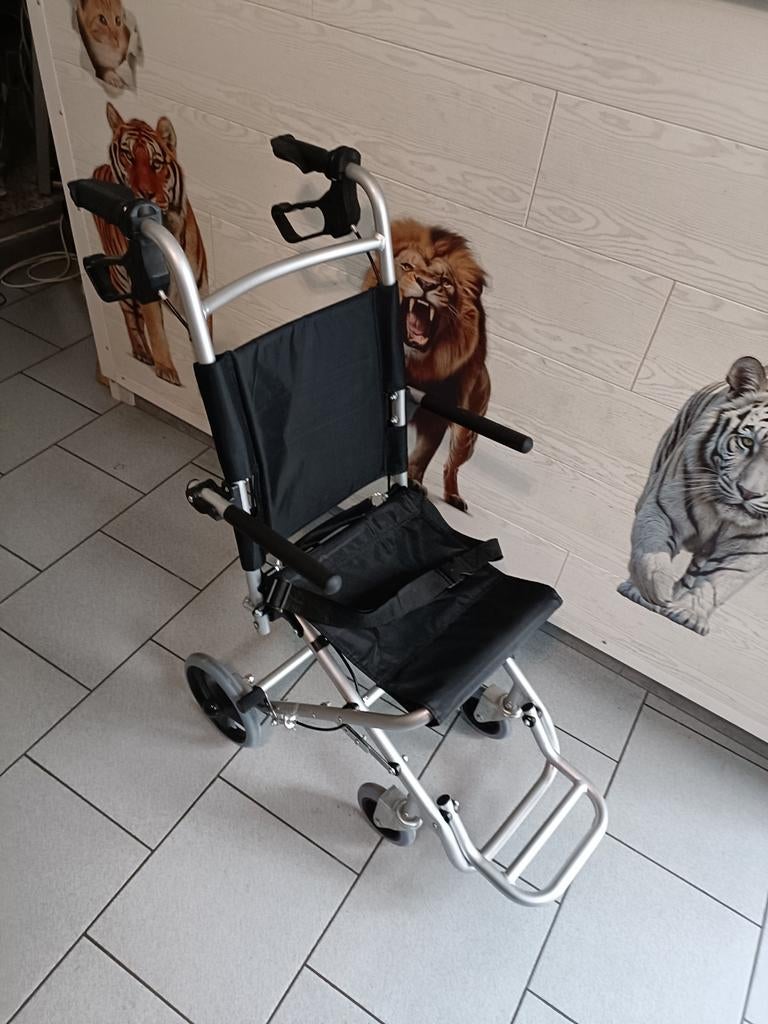 Petite chaise roulante aluminium pliable à poussé (NEUVE), Enlèvement