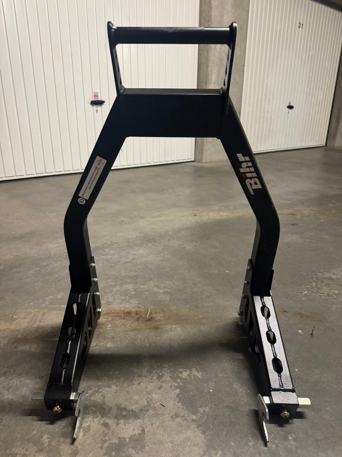 Paddock stand Bihr (achterwiel), Ophalen