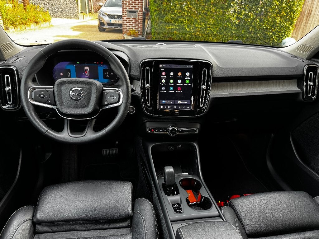 2023 Volvo XC40 B3 MHEV/Facelift/Leder/ACC/Trekhaak/Pilot, Voorwielaandrijving, 4 cilinders, 1969 cc, Zwart