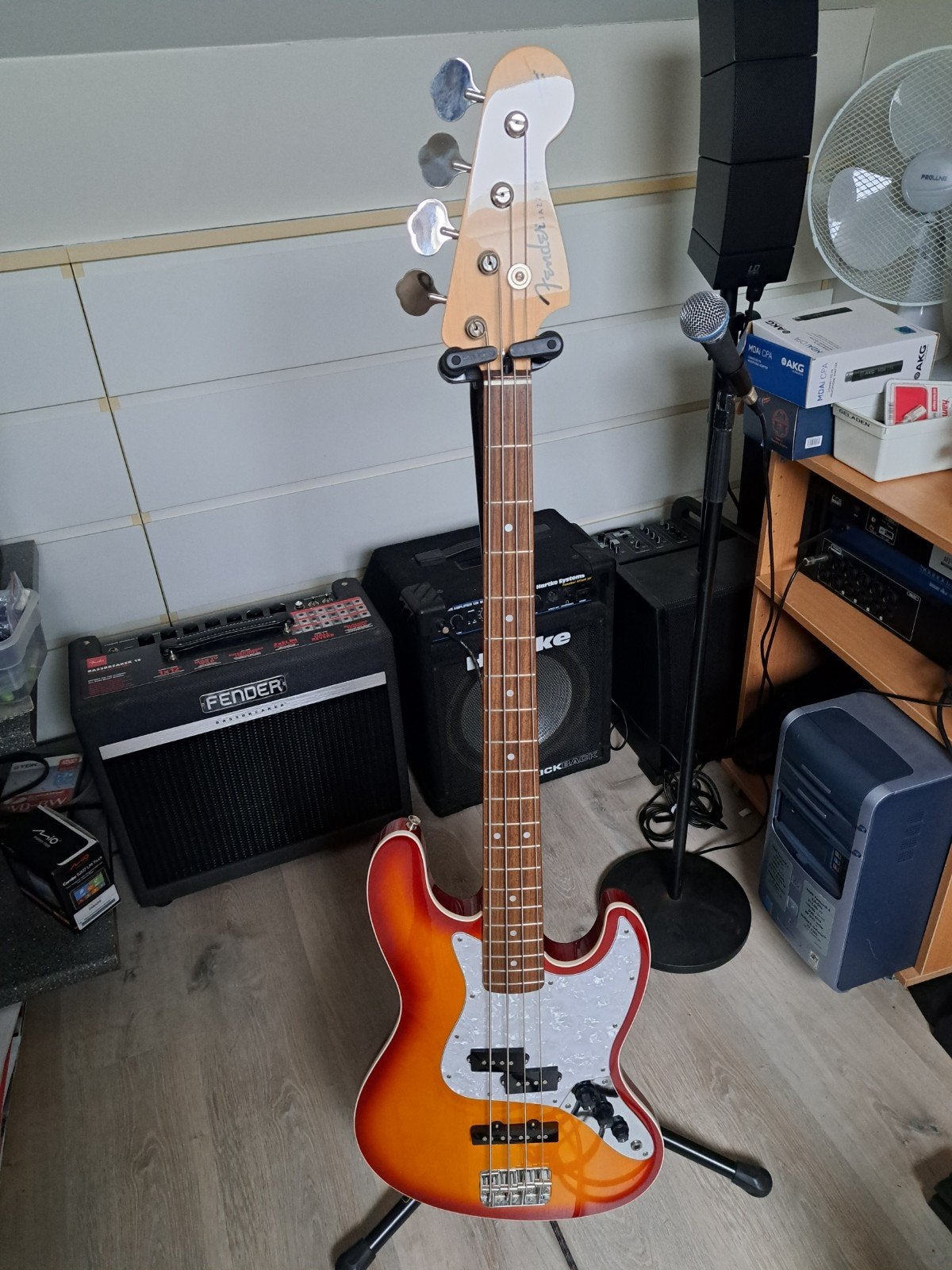 Fender Jazz Bass Aerodyne, Musique & Instruments, Enlèvement