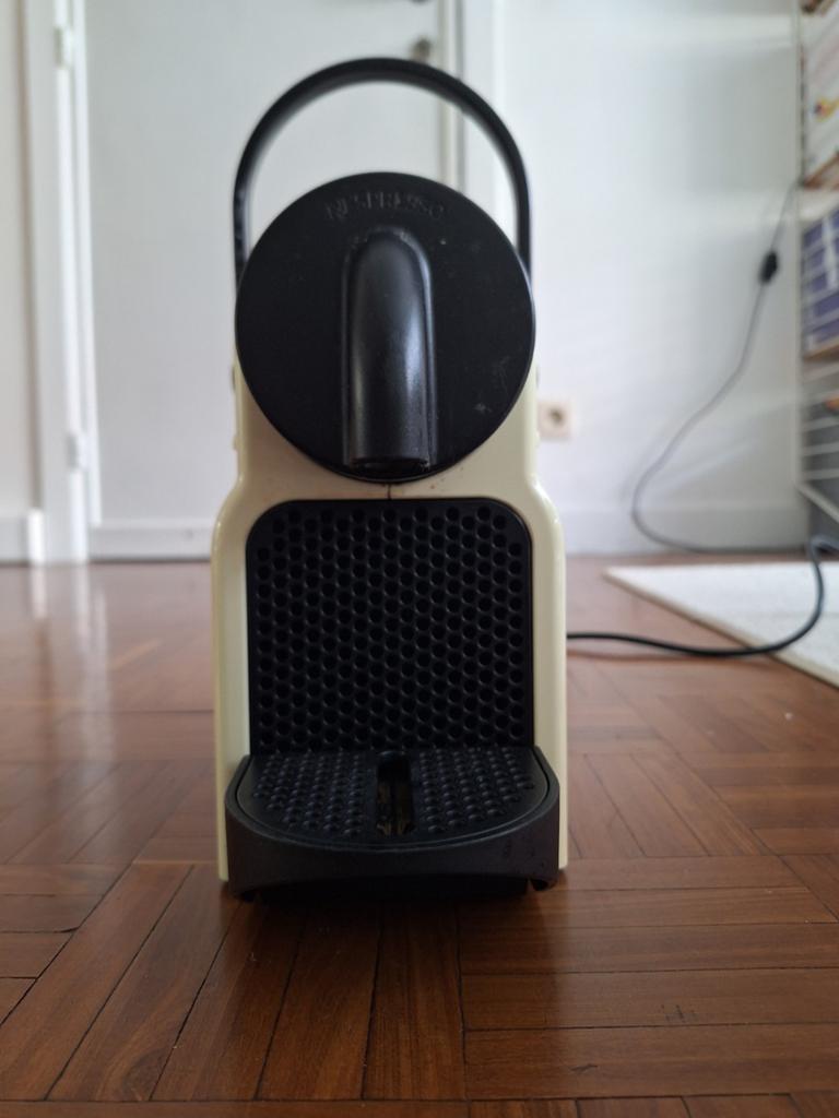Nespresso Magimix crème wit, Elektronische apparatuur, Koffiezetapparaten, Gebruikt, Koffiepads en cups, Espresso apparaat, 1 kopje