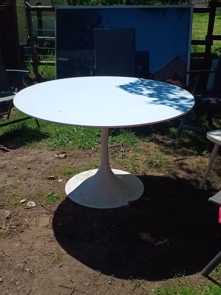 Witte ronde tafel, Ophalen