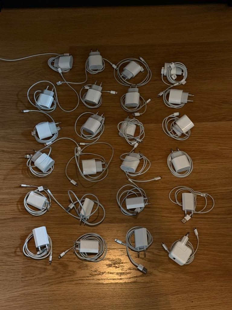 Originele lightning kabel met adapter €15->20wat €10->10wat, Ophalen of Verzenden, Zo goed als nieuw, Apple iPhone