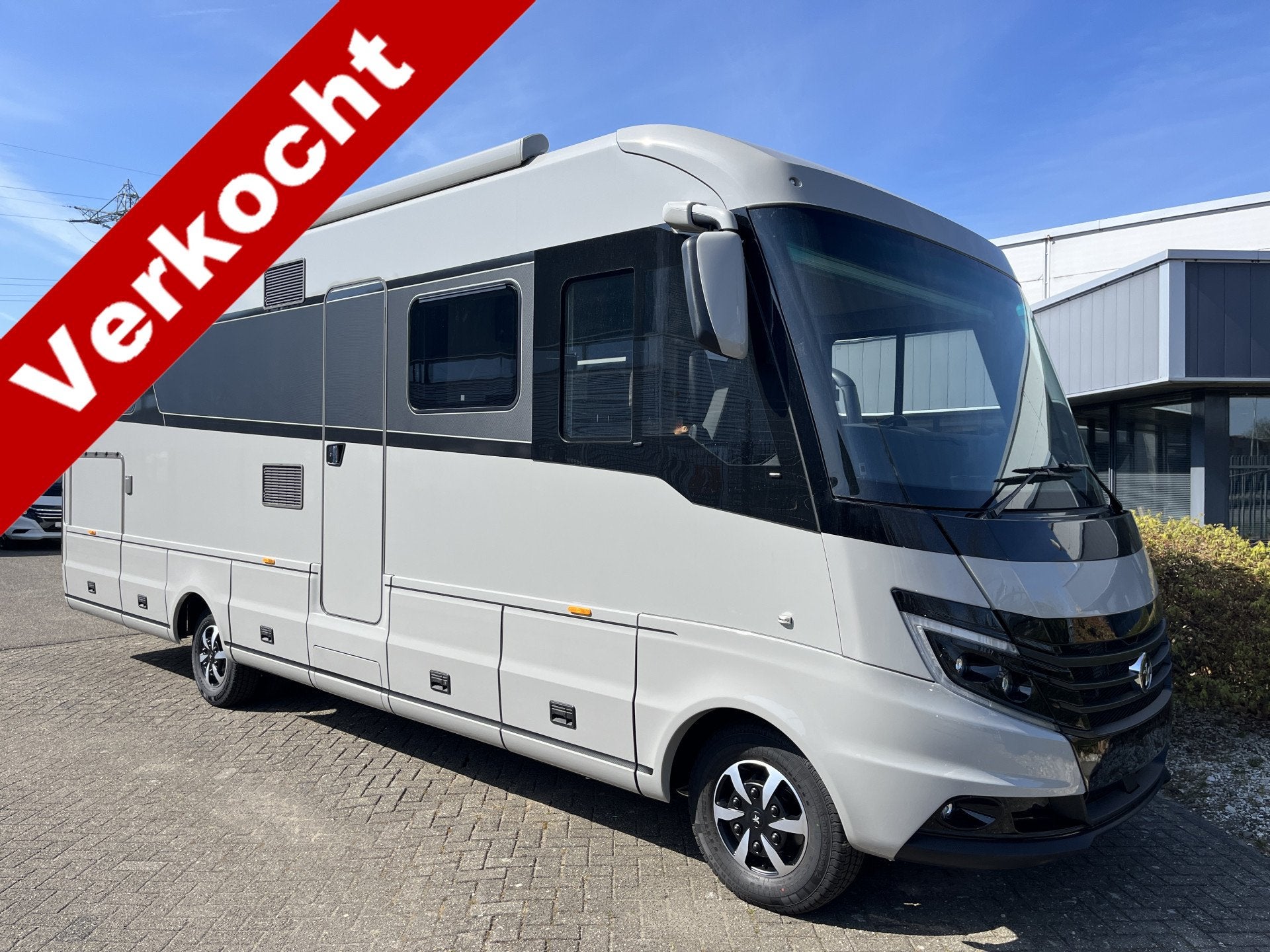 Niesmann+Bischoff Flair 880ER Retarder Hefbed LH 5-persoons,, Niesmann+Bischoff, Galliersweg 39
5349AT  OSS, NL, Diesel, Tot en met 3