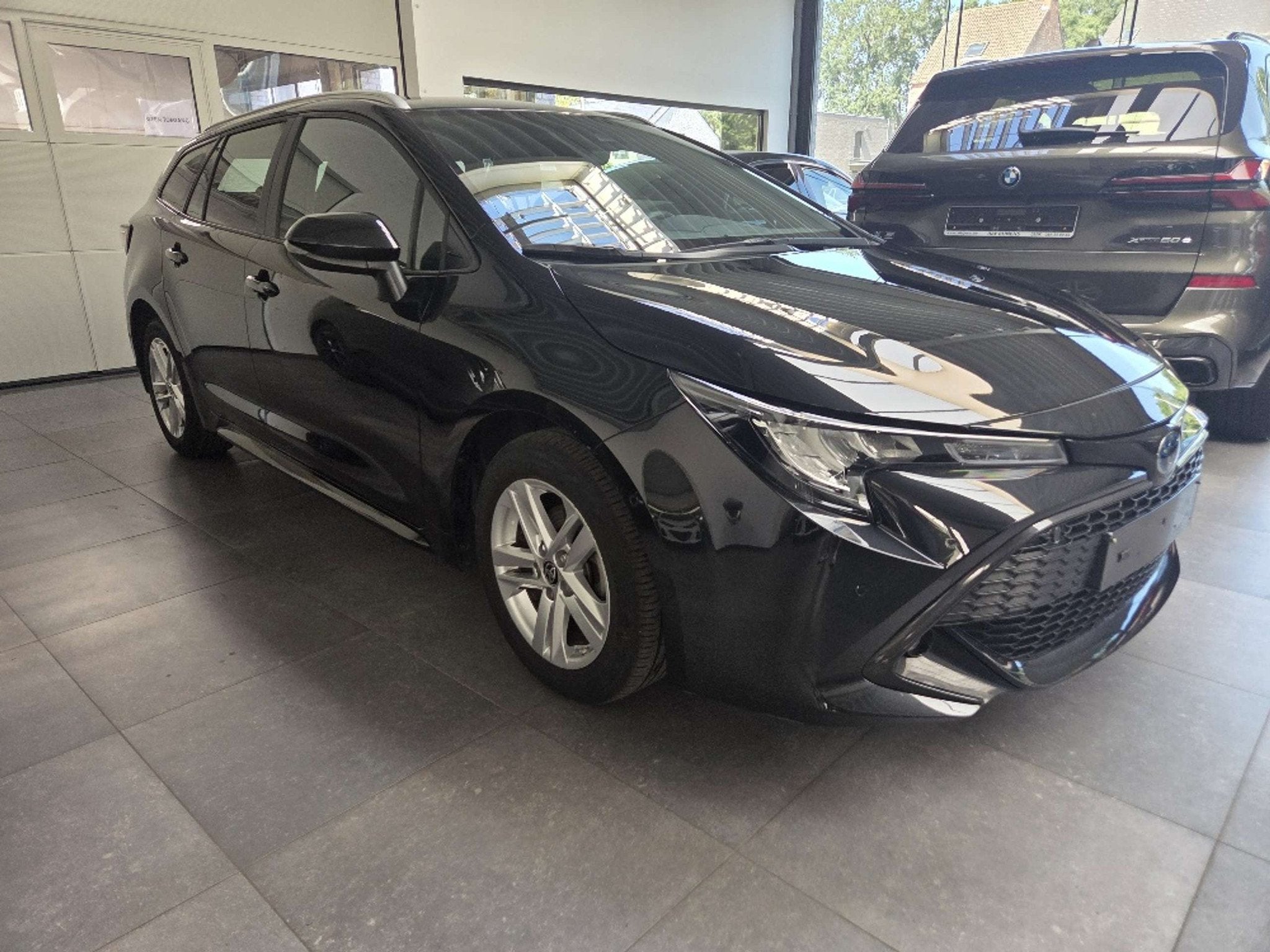 Toyota Corolla Toyota Corolla 1.8 Dynamic e-CVT, Automaat, Stof, Gebruikt, 4 cilinders