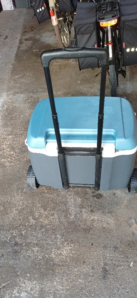 Coolbox igloo groot met wielen, Ophalen, Zo goed als nieuw, Koelbox, Koelelement