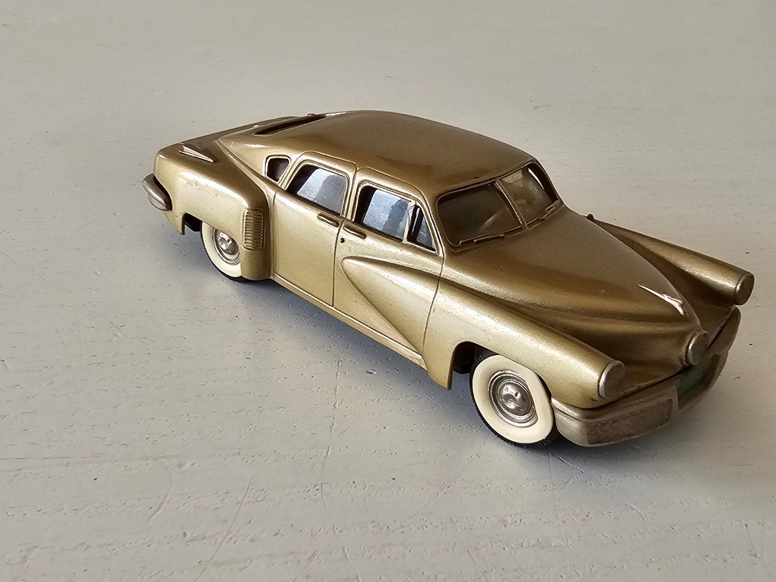 Brooklin 1/43 schaal BRK2A - 1948 Tucker Torpedo Goud, Enlèvement ou Envoi