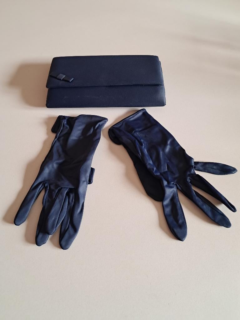 Pochette bleu tissu avec 1 paire de gants bleu marine, Enlèvement ou Envoi, Comme neuf, Bleu, Sac de soirée