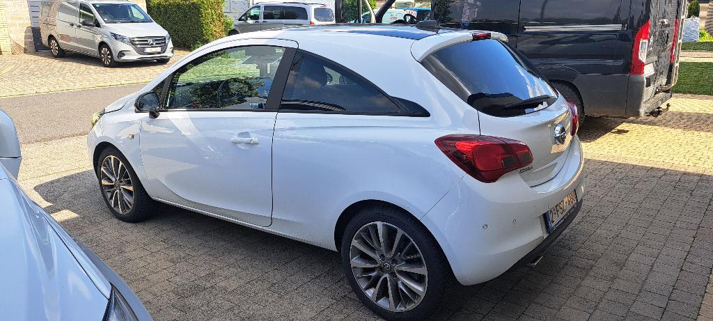 Opel corsa 2017 1400cc benzine black edition, Voorwielaandrijving, Stof, Wit, Particulier