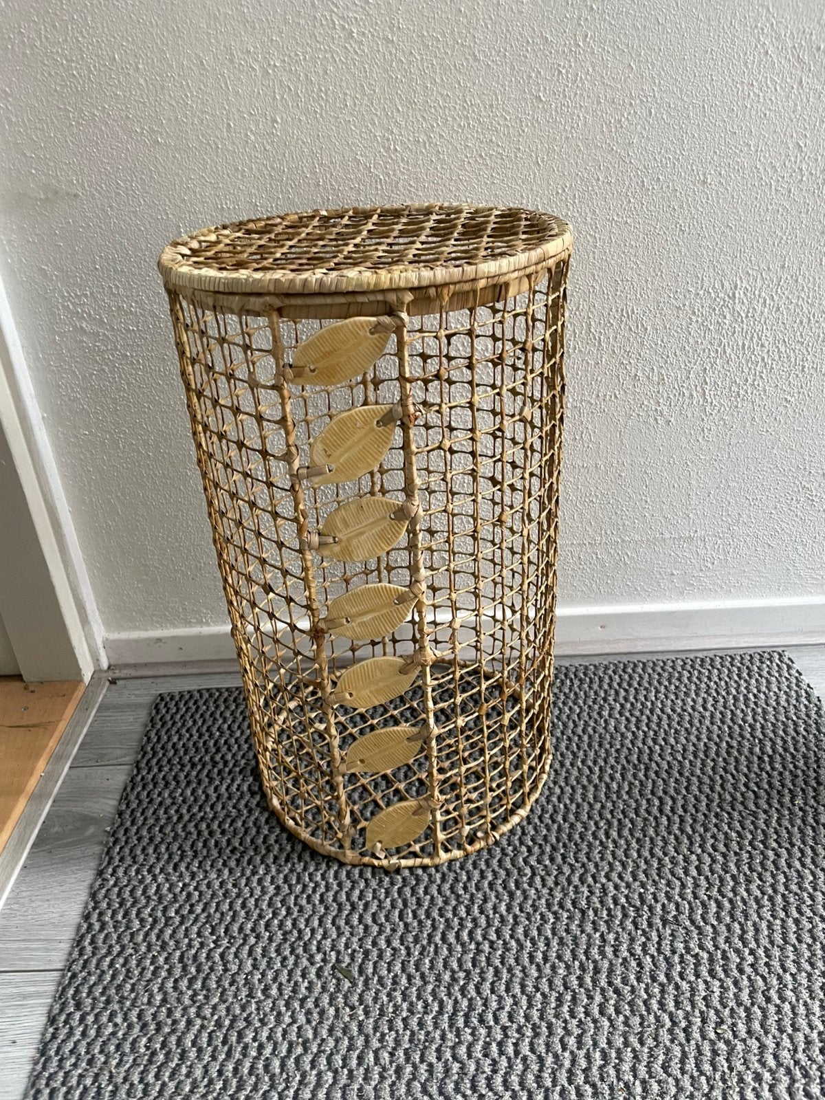 Mooie vintage rieten/rotan mand ,met versieringen, Huis en Inrichting, Ophalen, Zo goed als nieuw