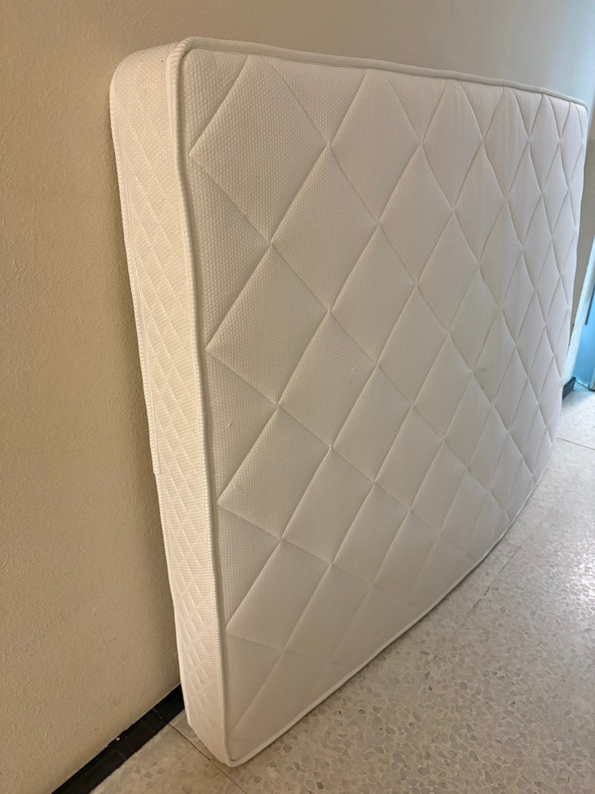 Matelas état neuf Matelas 140 x 190 x 16, Enlèvement ou Envoi, Comme neuf, Matelas