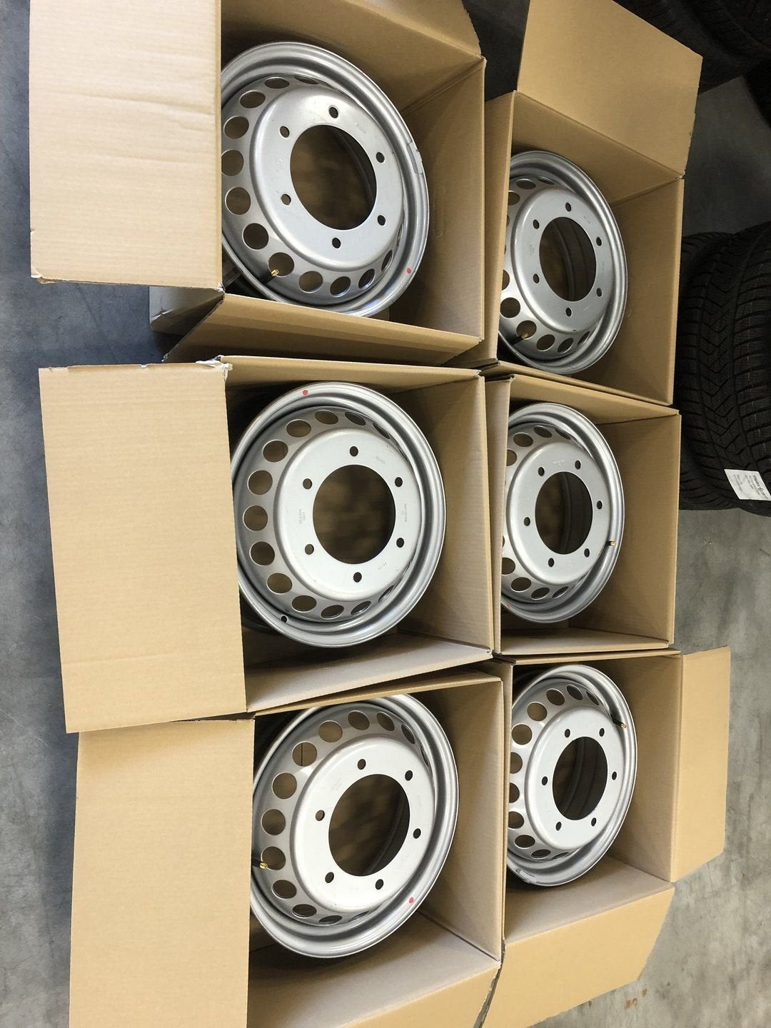 16" mercedes sprinter vw crafter dubbellucht per stuk €125, -, -, Ophalen of Verzenden, Band(en)