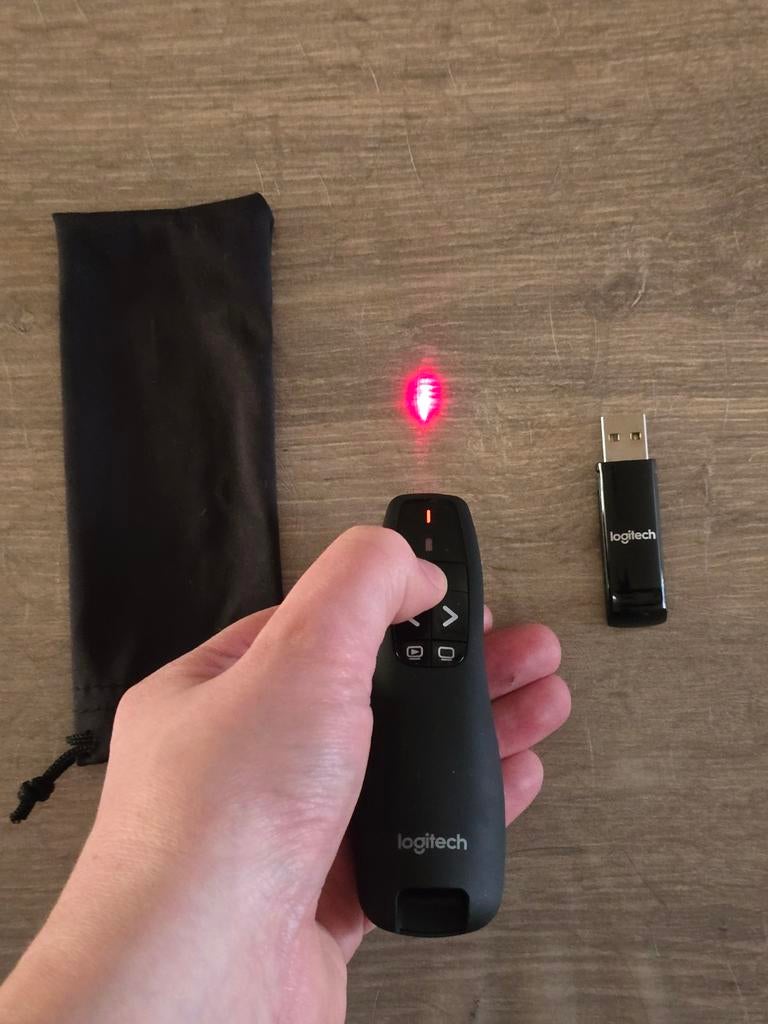 LOGITECH Presentatieapparaat R400 Zwart, Computers en Software, Presenters, Ophalen of Verzenden