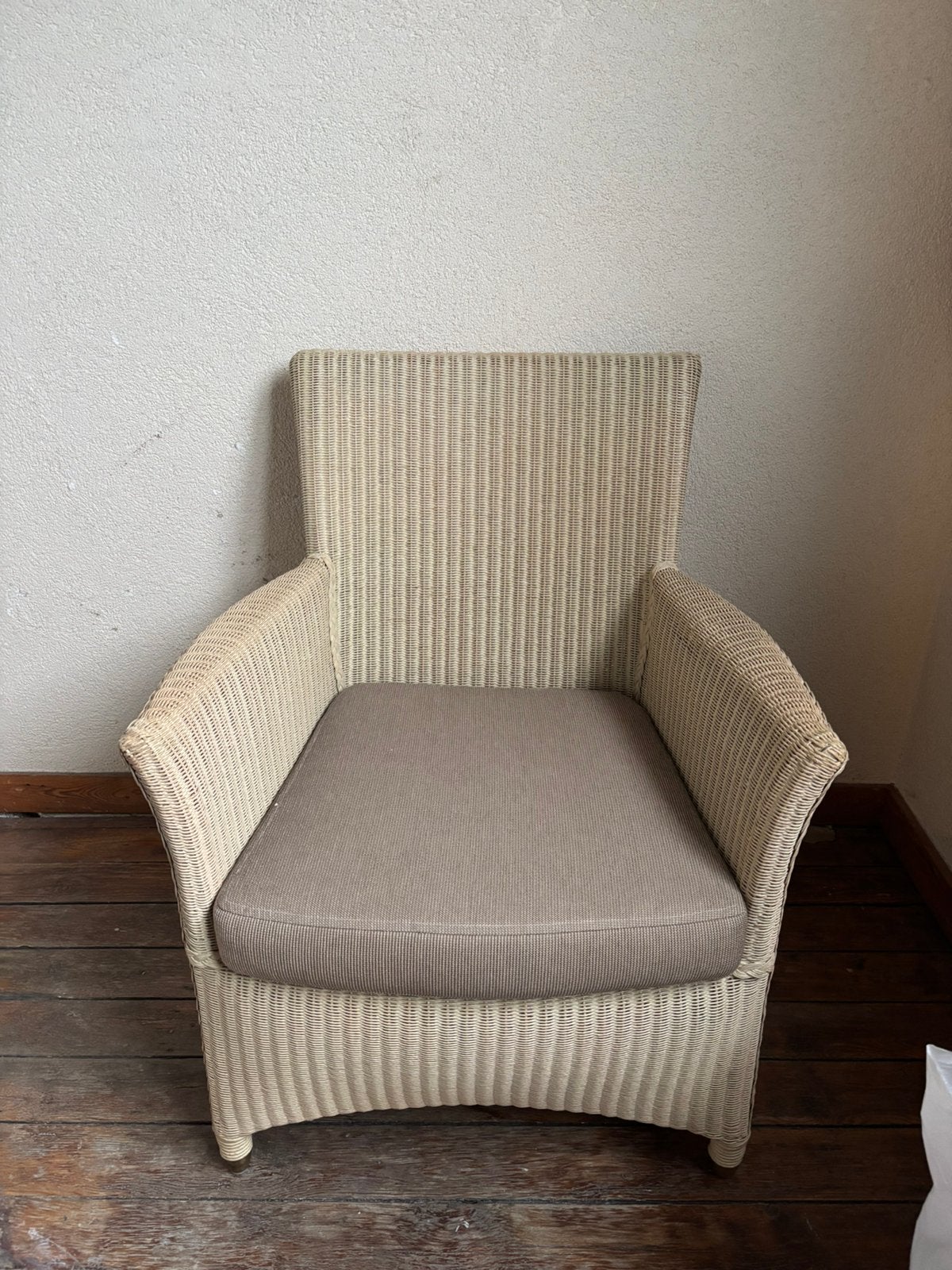 Riet / rotan zetel grijs / beige met kussen, Huis en Inrichting, Ophalen, Zo goed als nieuw