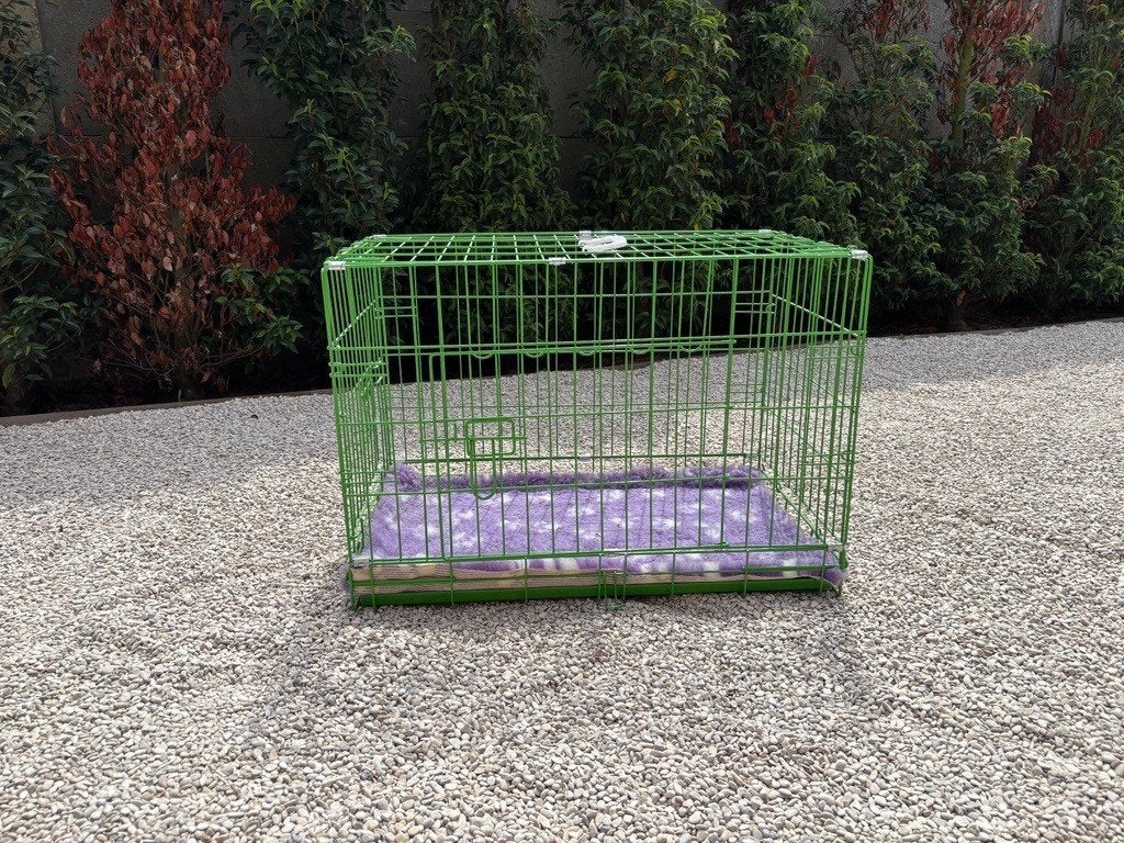 Stevige hondenbench met comfortabel kussen, Neuf, Enlèvement ou Envoi, Moins de 75 cm, Niche à chien