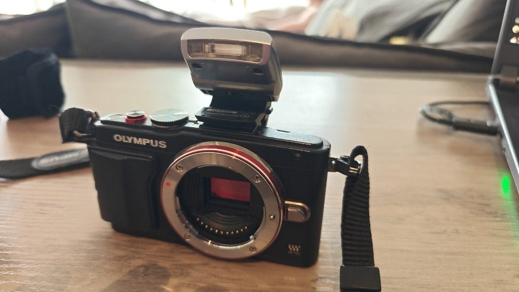Olympus PEN E-PL6 + FL‑LM1 speedlite flash, Sans zoom optique, Chargeur, Appareil photo hybride, 16 mégapixels