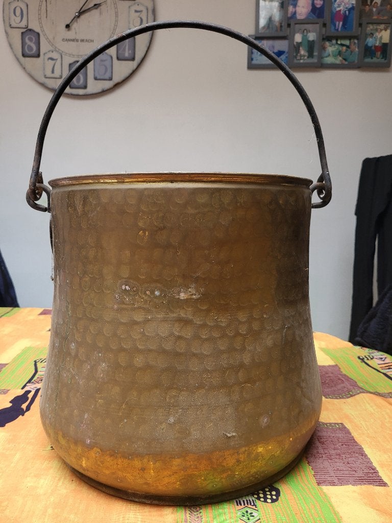 pot en cuivre jaune martelé, Antiquités & Art, Enlèvement, Cuivre