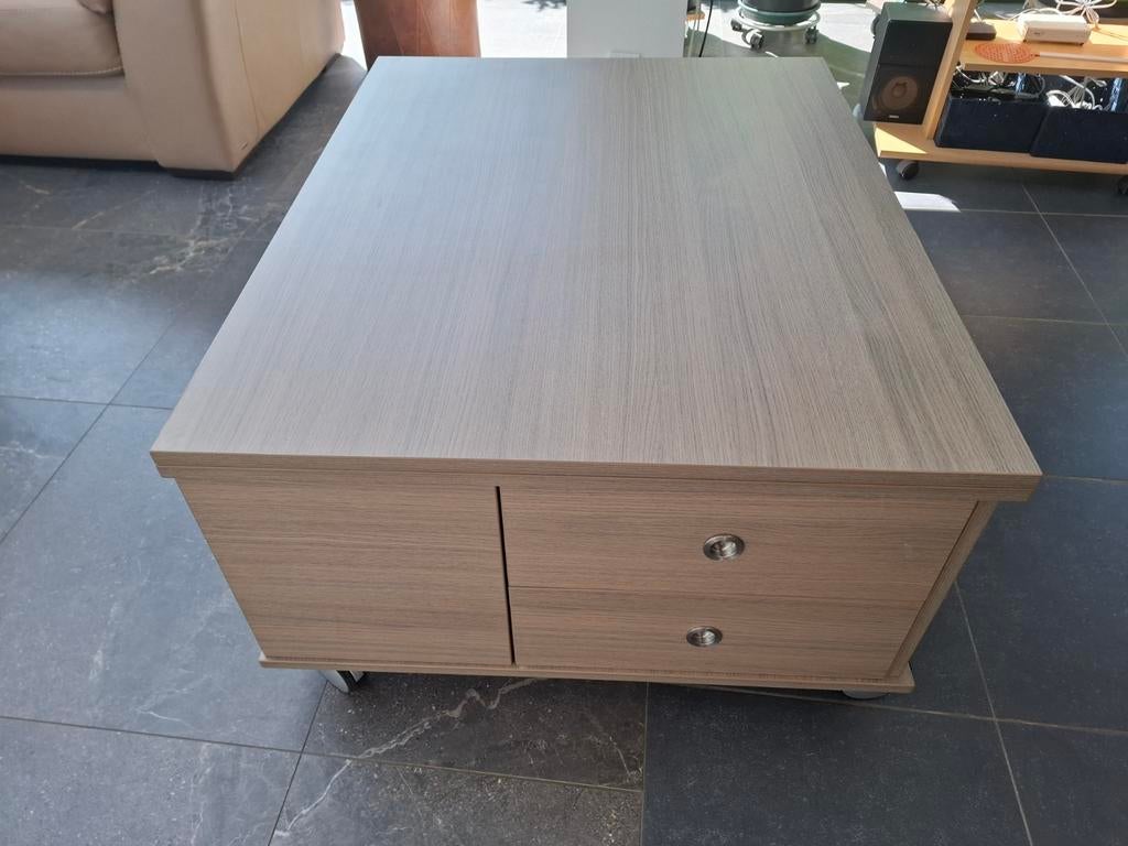 Salontafel op (rem)wielen en schuiven, Ophalen