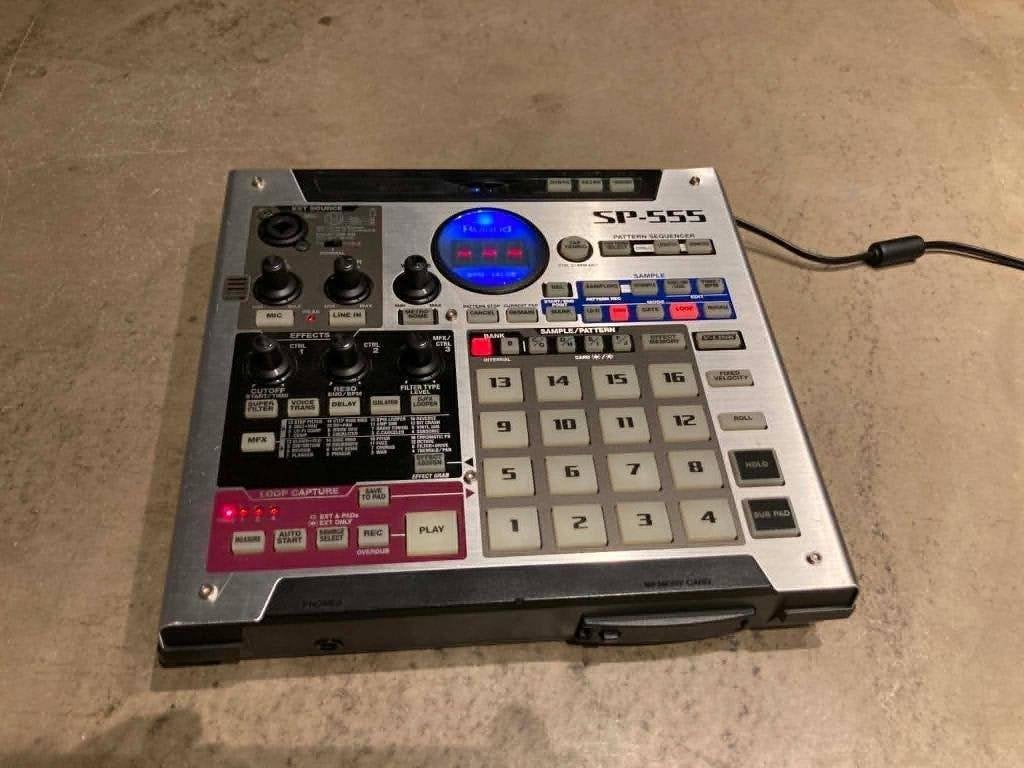 Roland SP-555 sampler - uitstekend, Musique & Instruments, Échantillonneurs, Enlèvement ou Envoi, Comme neuf
