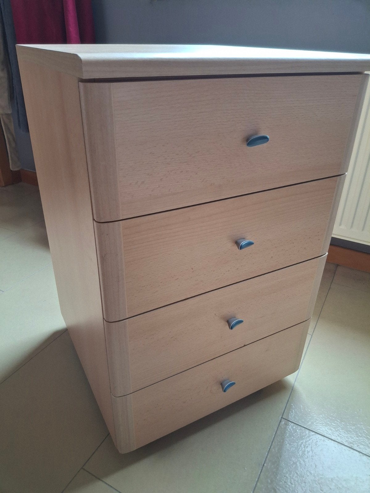 4 laden beukenkasrje, voor bv onder bureau

45cm breed, 71cm, Huis en Inrichting, 3 of 4 laden, Ophalen, Gebruikt