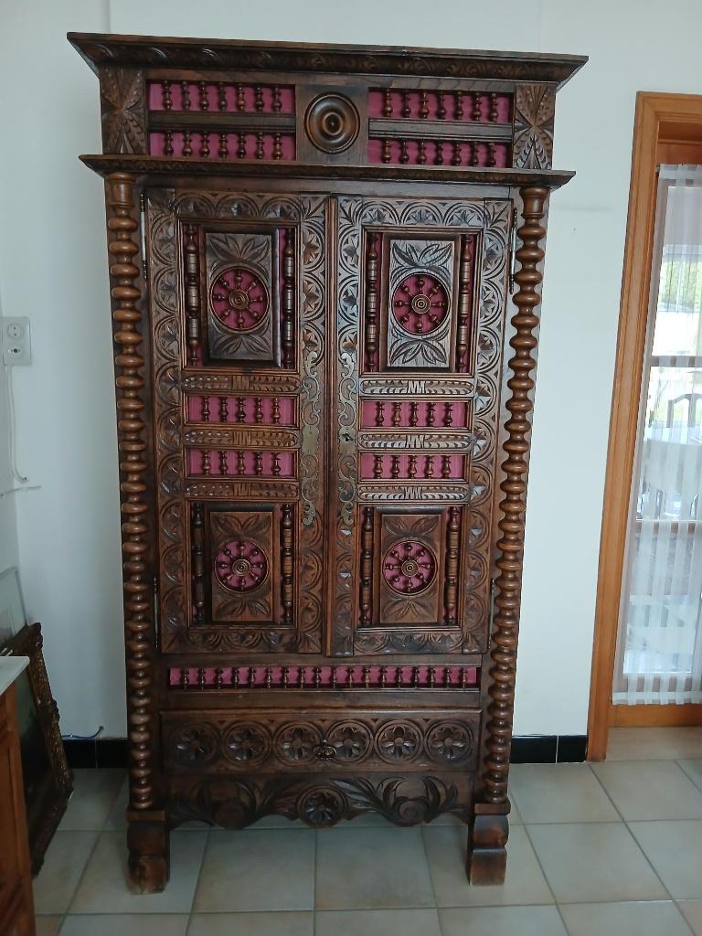 Antieke Bretoense kast met twee stoelen, Ophalen