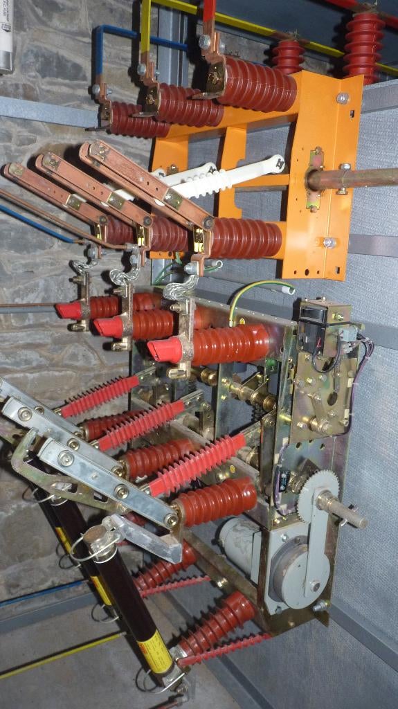 cabine haute tension  12 kva  transformateur 400 volts, Enlèvement, Comme neuf