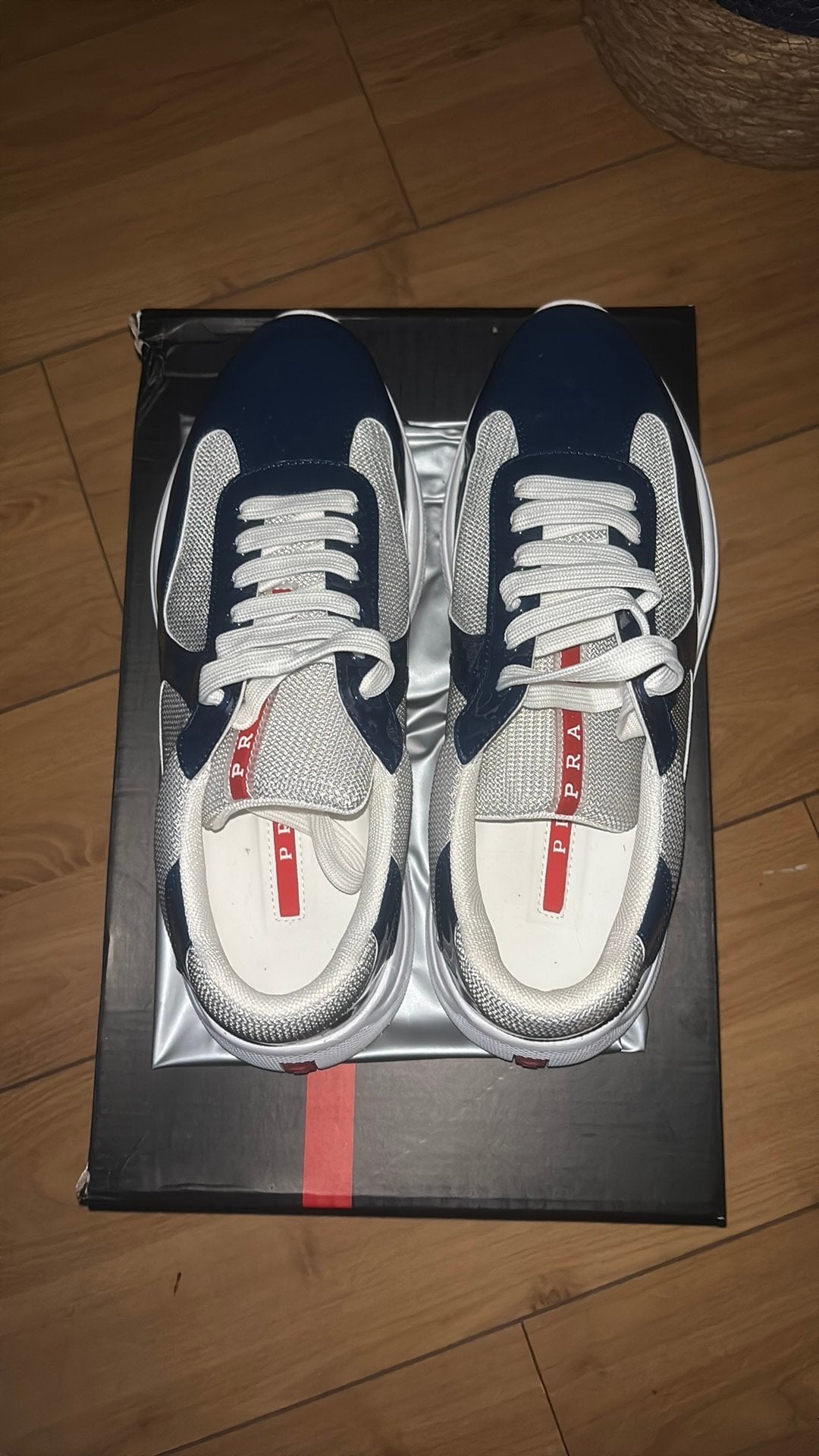 Pradas taille 43, Enlèvement ou Envoi, Comme neuf