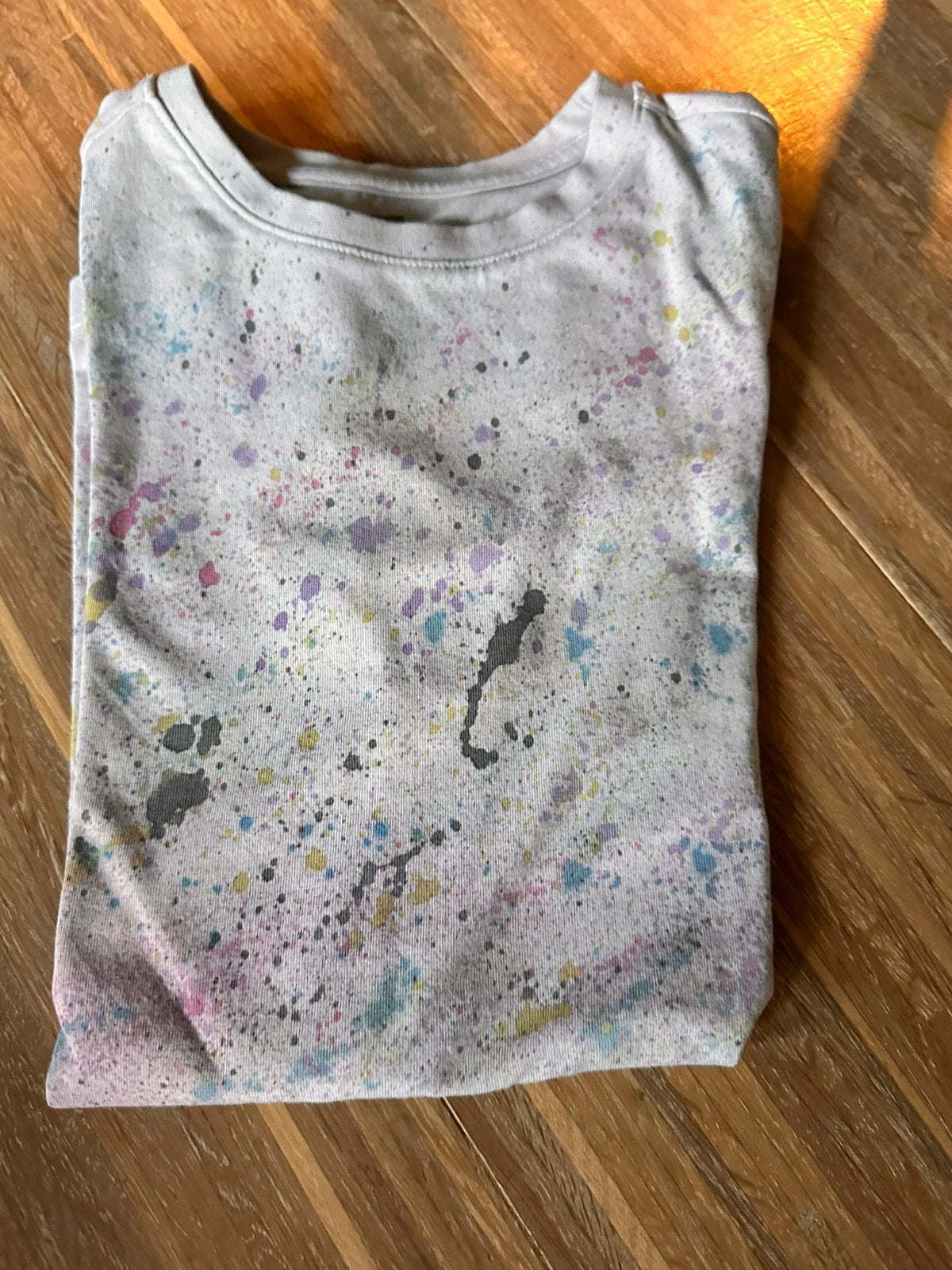 T-shirt met verf, Kinderen en Baby's, Kinderkleding | Maat 110, Ophalen, Zo goed als nieuw