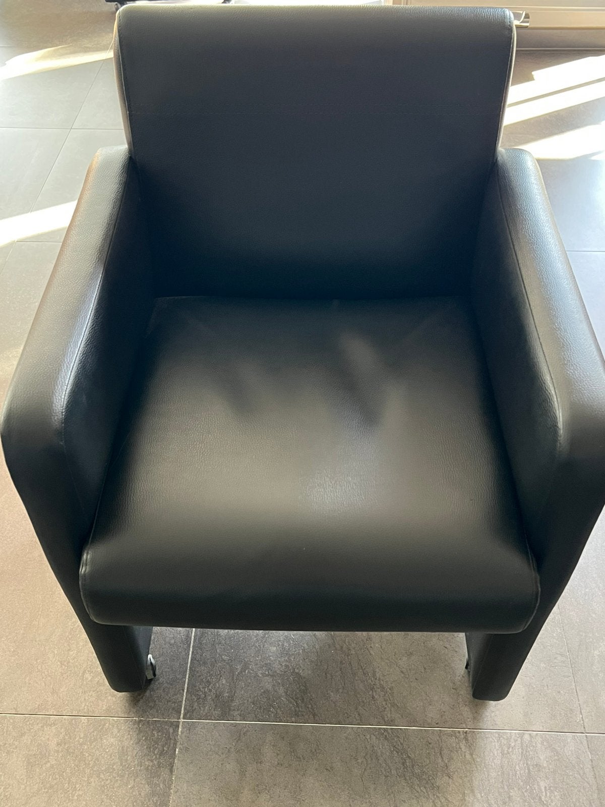 4 zwarte stoelen op wielen te geef, Ophalen, Gebruikt