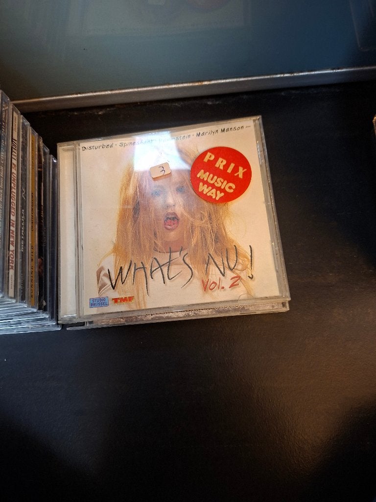 cd - various - what's nu vol 2, Heavy metal, Ophalen of Verzenden, Zo goed als nieuw, Inclusief boekje