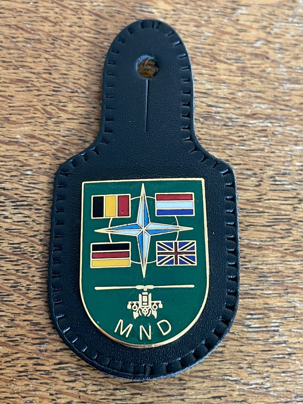 Cintre de poitrine MND (division multinationale), Enlèvement ou Envoi, Emblème ou Badge
