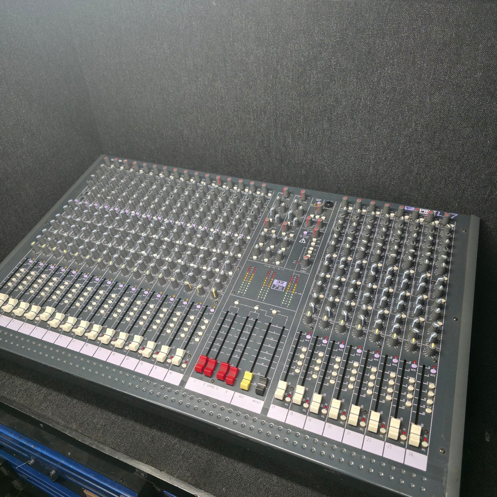 SPIRIT  LX7   mixer / mengpaneel in flightcase, Ophalen