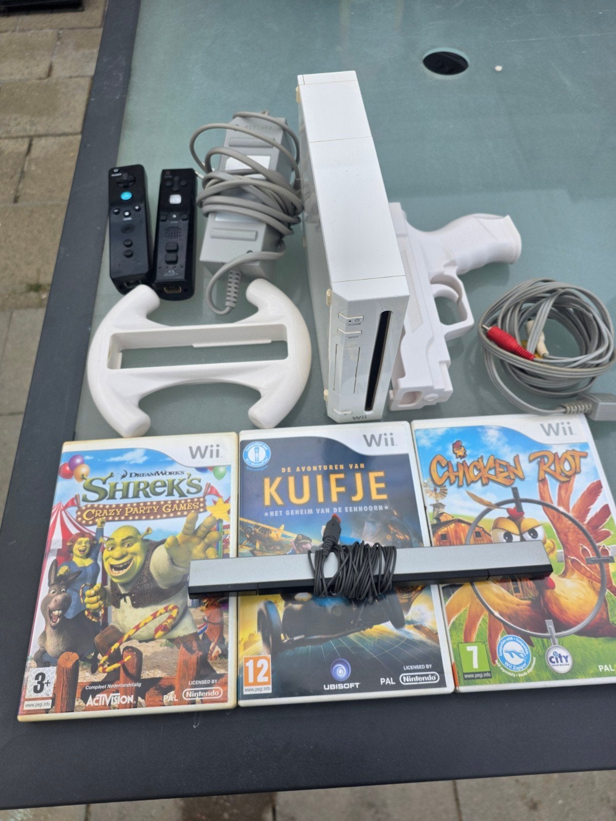 Nintendo Wii met extra accessoires & 3 spelletjes, Ophalen, Zo goed als nieuw, Met 3 controllers of meer, Met stuurtje
