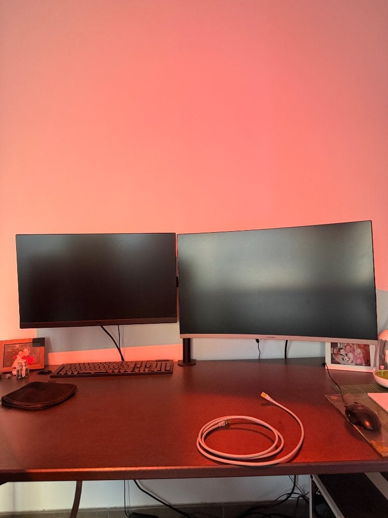 dual-monitor setup – MSI 27” 144Hz + Samsung 32” curved, IPS, 101 t/m 150 Hz, 27 en 32, 1 tot 2 ms