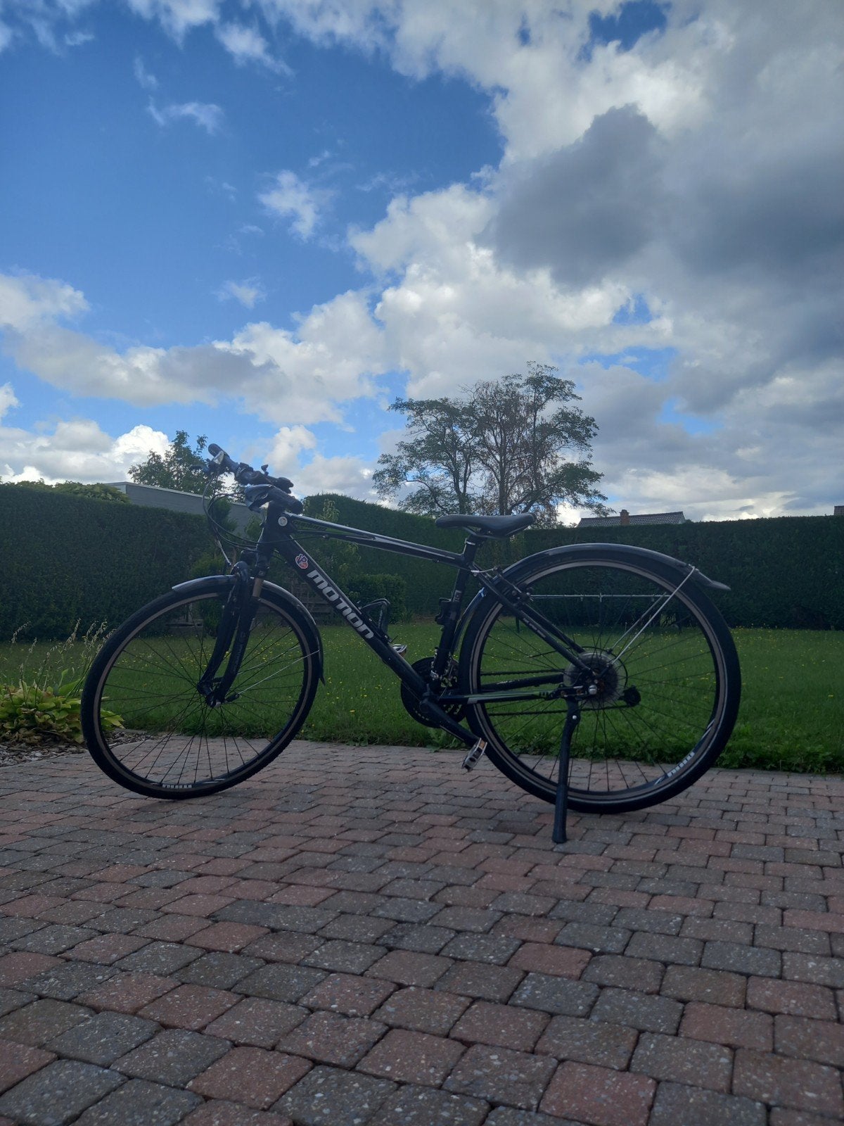 Motion Fiets, Zwart, bandmaat 28, Gebruikt, 26 inch, 10 tot 15 versnellingen, Schijfrem