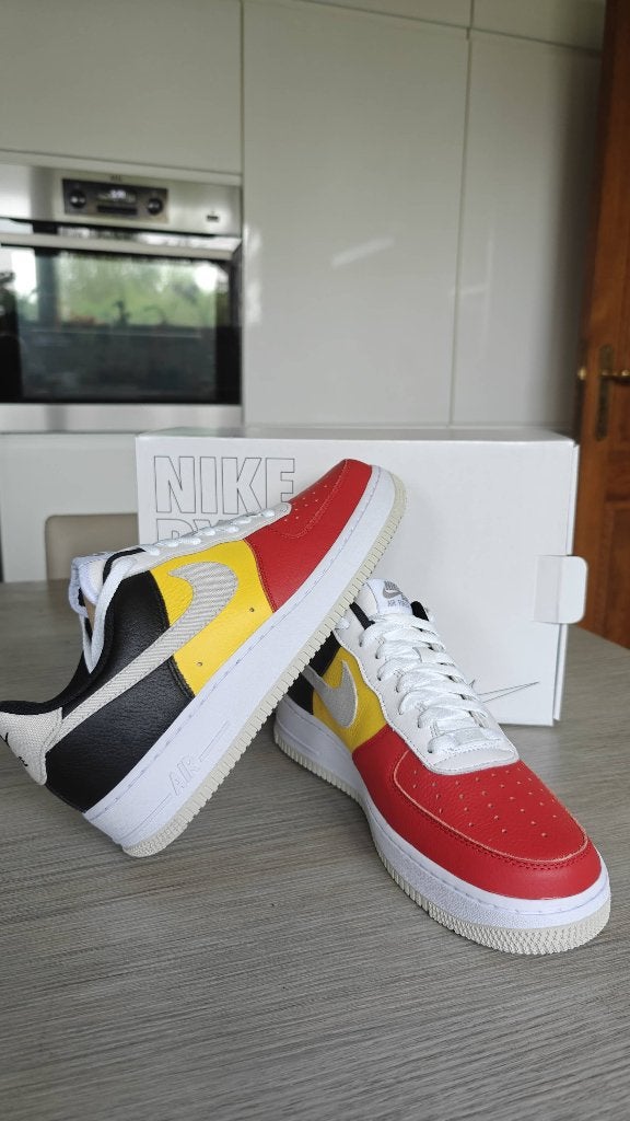 Nike Airforce 1=42,5=Rode Duivels=Diables Rouges=Red Devils, Kleding | Heren, Schoenen, Ophalen, Overige kleuren, Nike, Nieuw