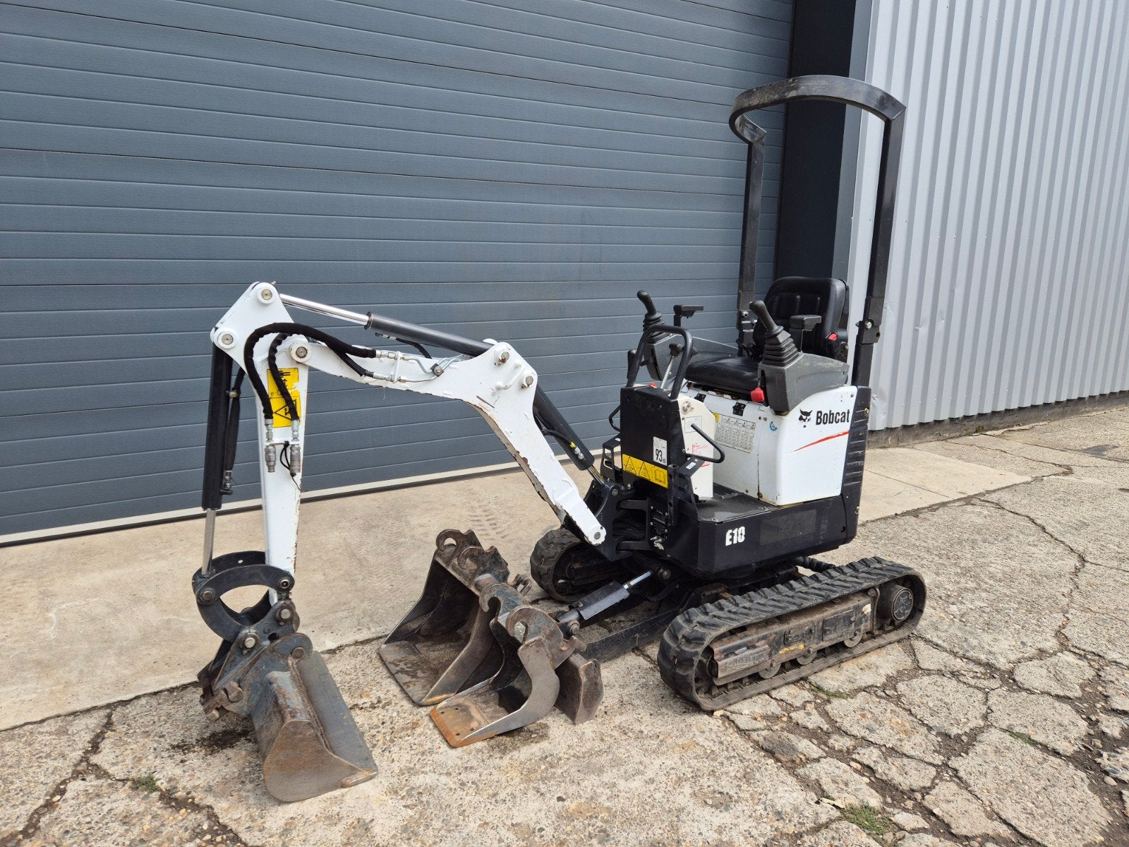 Mini-excavatrice Bobcat E10, Enlèvement