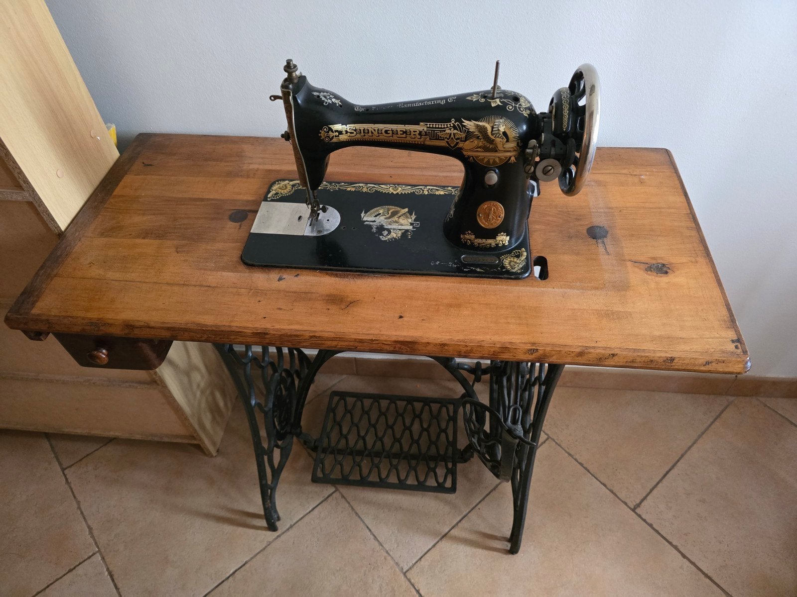 Antiek naaimachine, Enlèvement