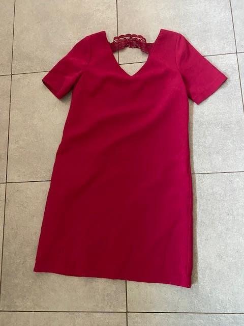 Mooie, rode jurk maat 38  Nieuwstaat, Kleding | Dames, Jurken, Maat 38/40 (M), Lola & Liza, Ophalen of Verzenden, Zo goed als nieuw